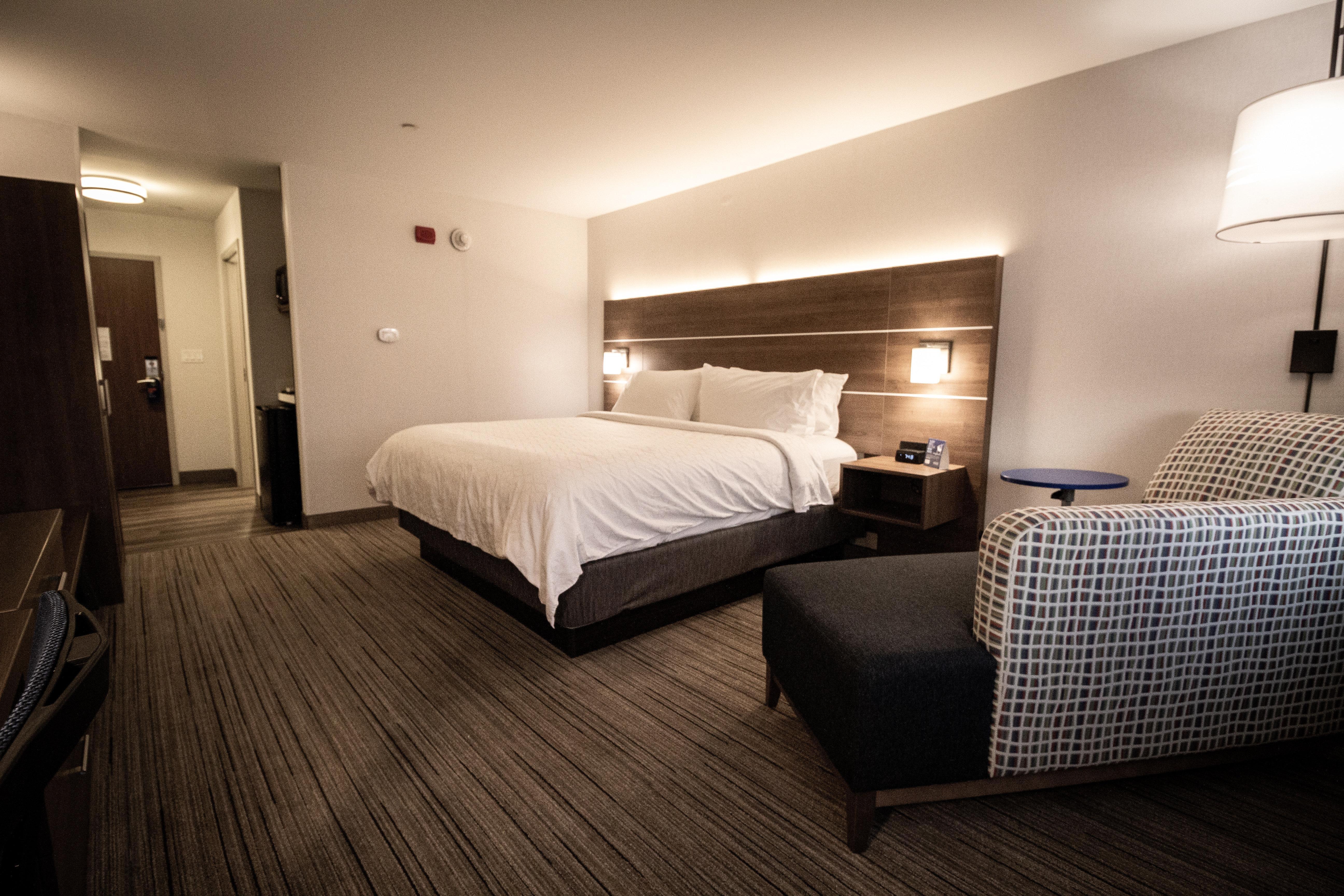 Holiday Inn Express & Suites - Boston South - Randolph By Ihg Luaran gambar