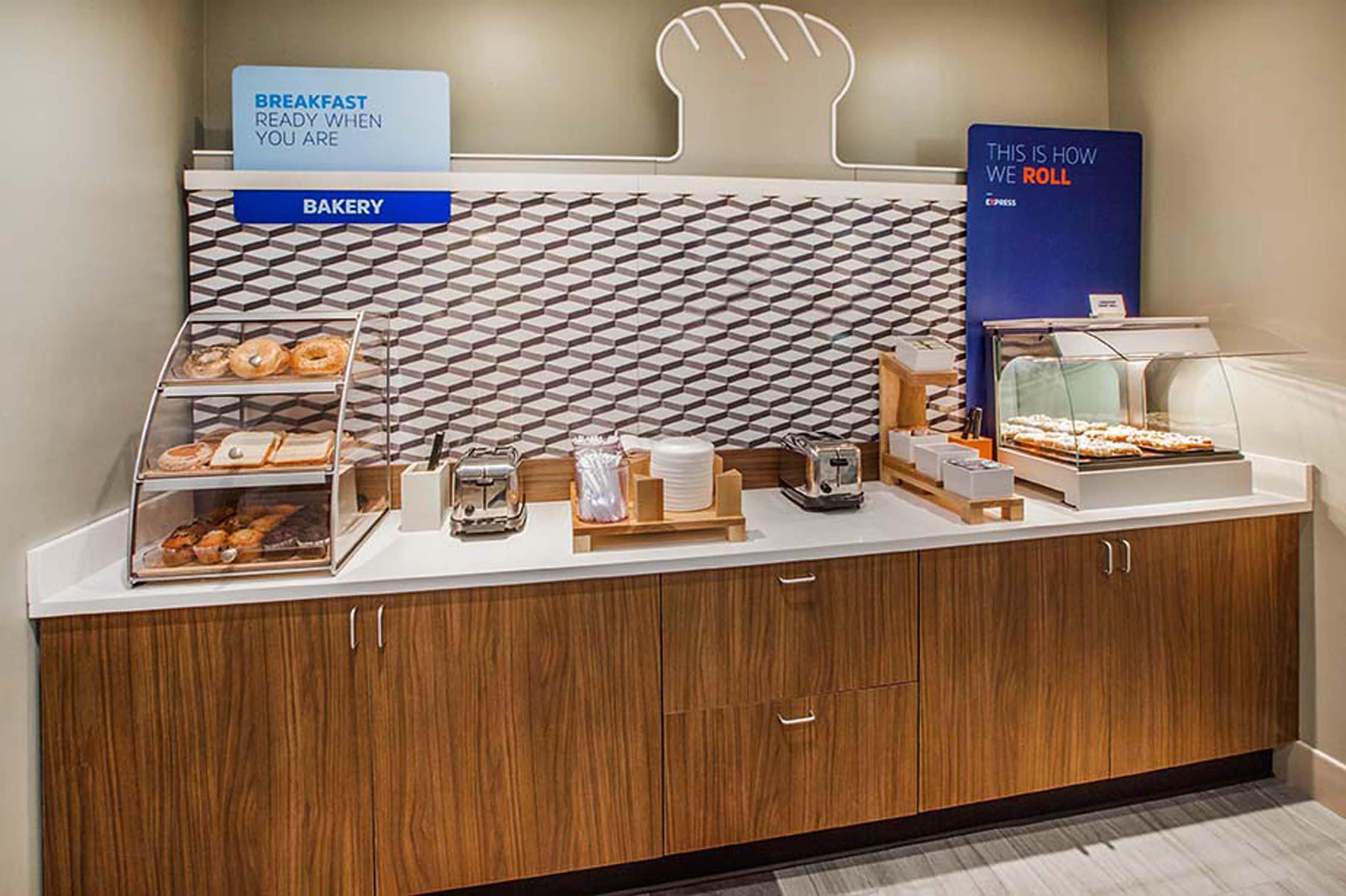 Holiday Inn Express & Suites - Boston South - Randolph By Ihg Luaran gambar