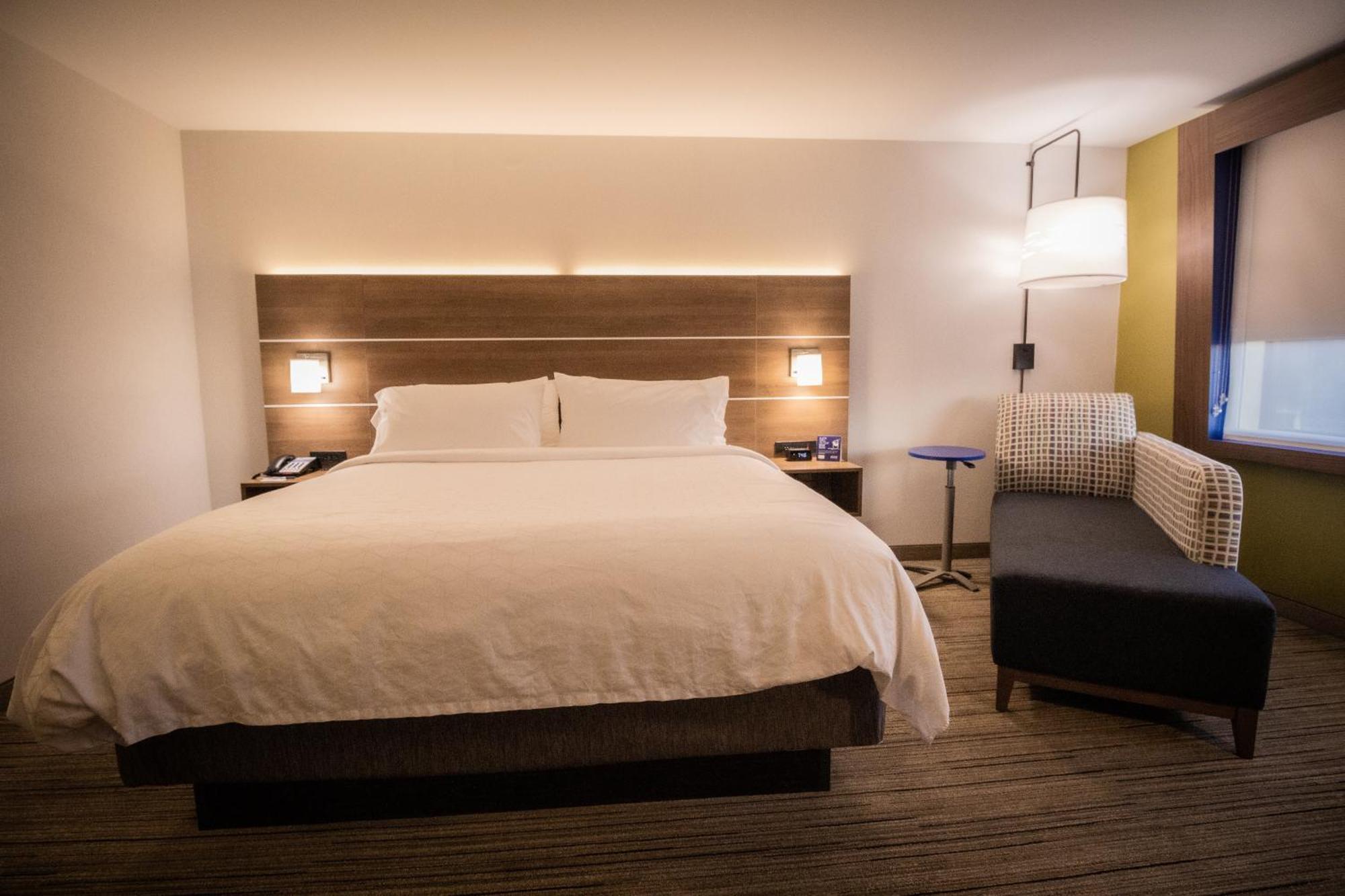 Holiday Inn Express & Suites - Boston South - Randolph By Ihg Luaran gambar