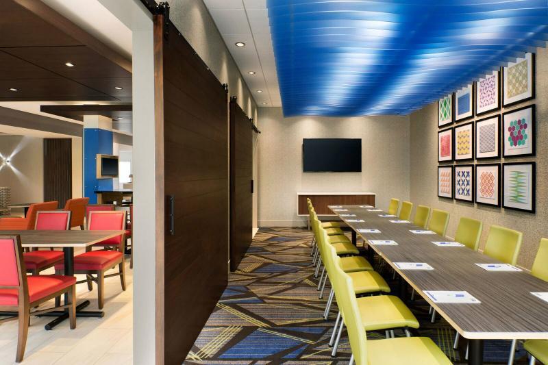 Holiday Inn Express & Suites - Boston South - Randolph By Ihg Luaran gambar