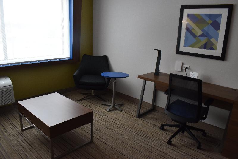 Holiday Inn Express & Suites - Boston South - Randolph By Ihg Luaran gambar