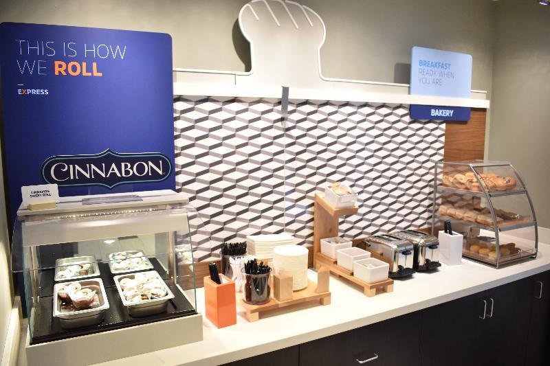 Holiday Inn Express & Suites - Boston South - Randolph By Ihg Luaran gambar